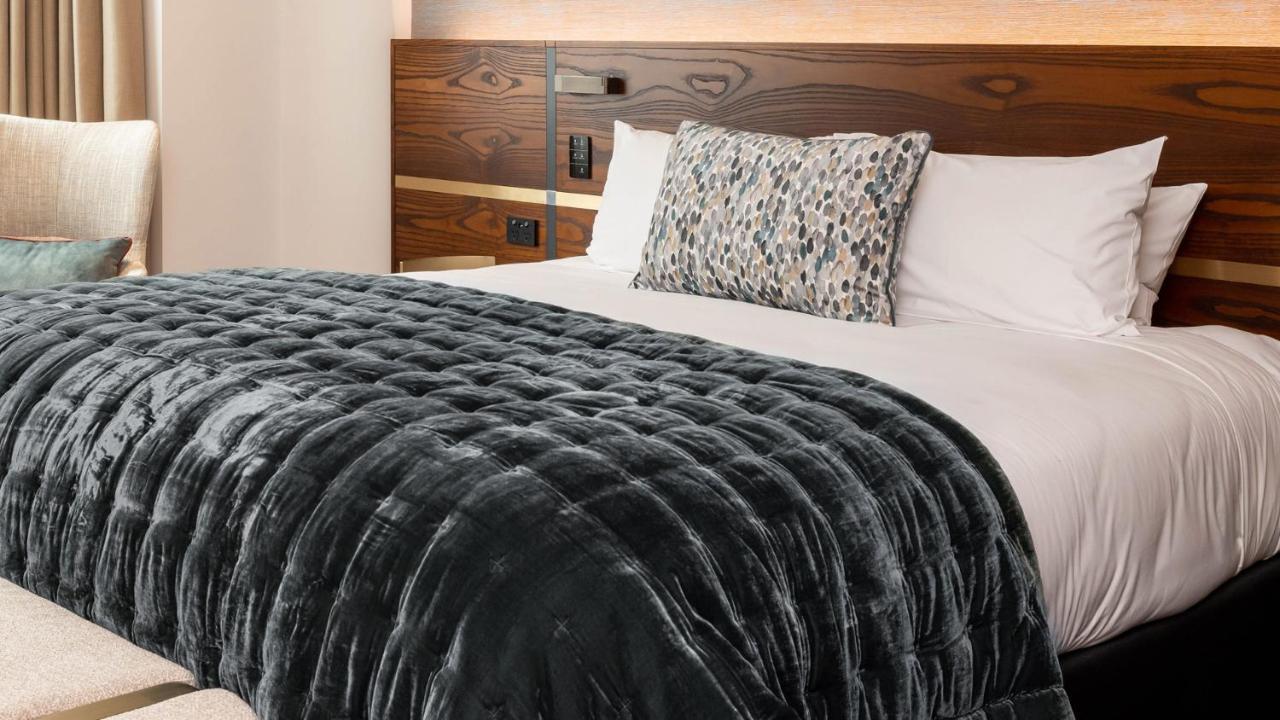 Horizon By Skycity Auckland Exteriör bild A bed with a throw