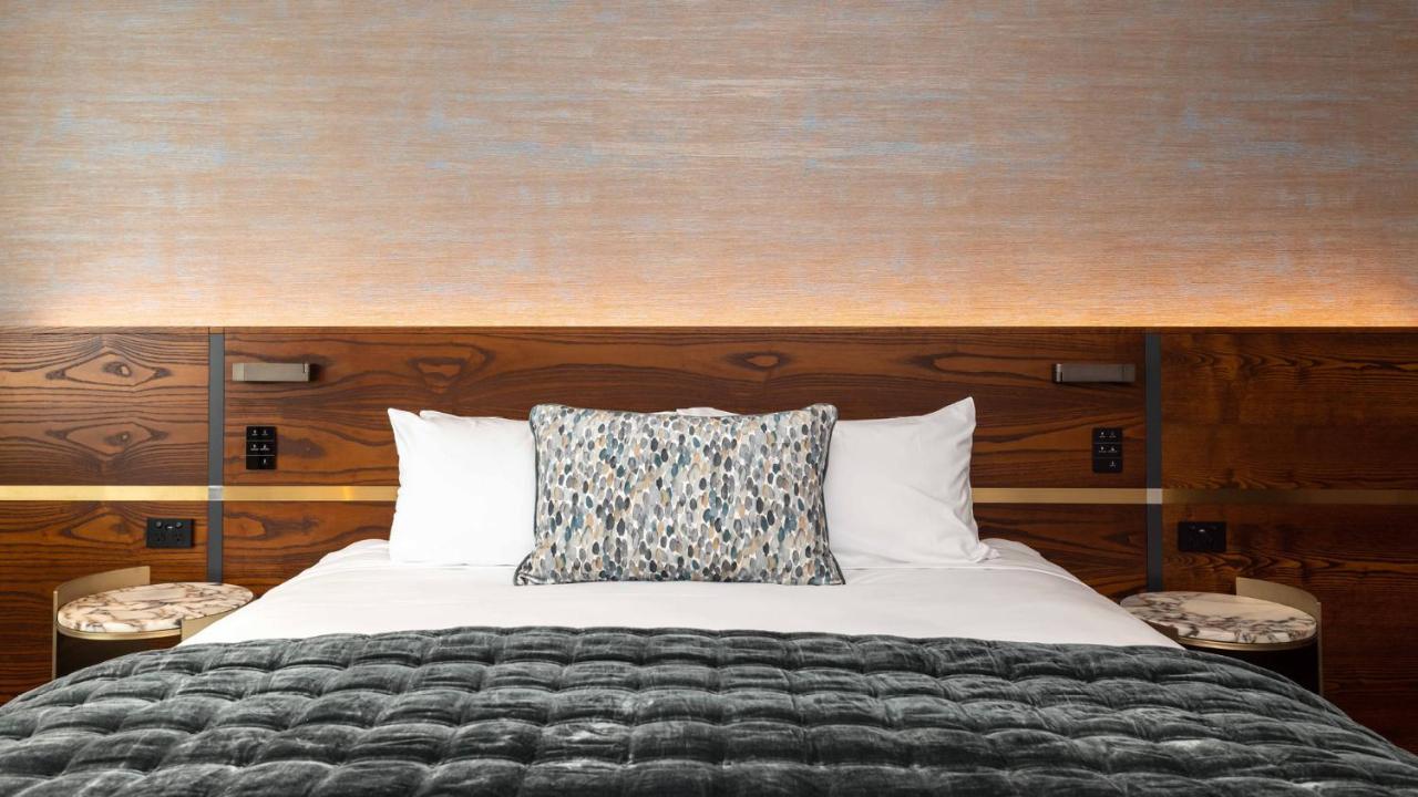 Horizon By Skycity Auckland Exteriör bild A bedroom at The Mitre