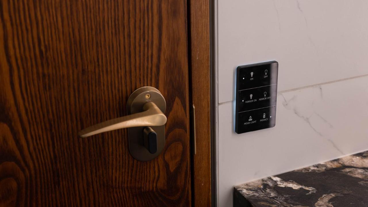 Horizon By Skycity Auckland Exteriör bild A keypad entry system
