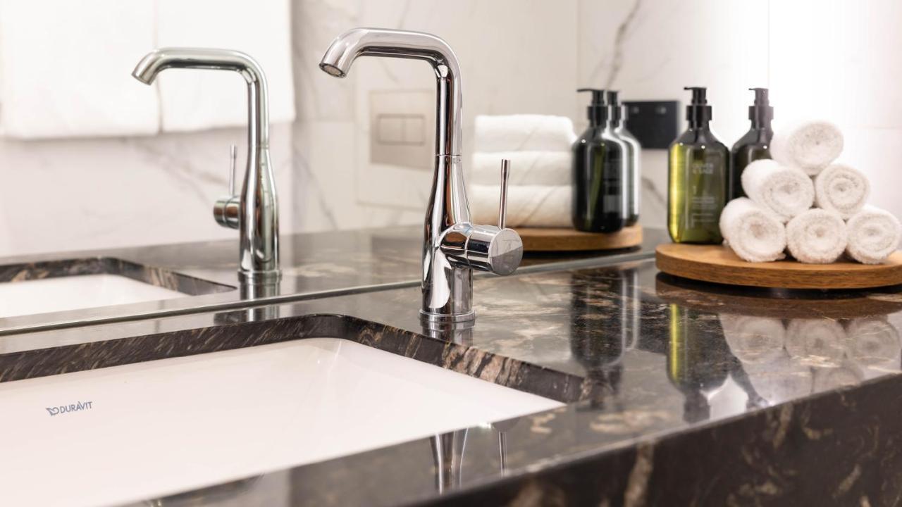 Horizon By Skycity Auckland Exteriör bild Bathroom taps