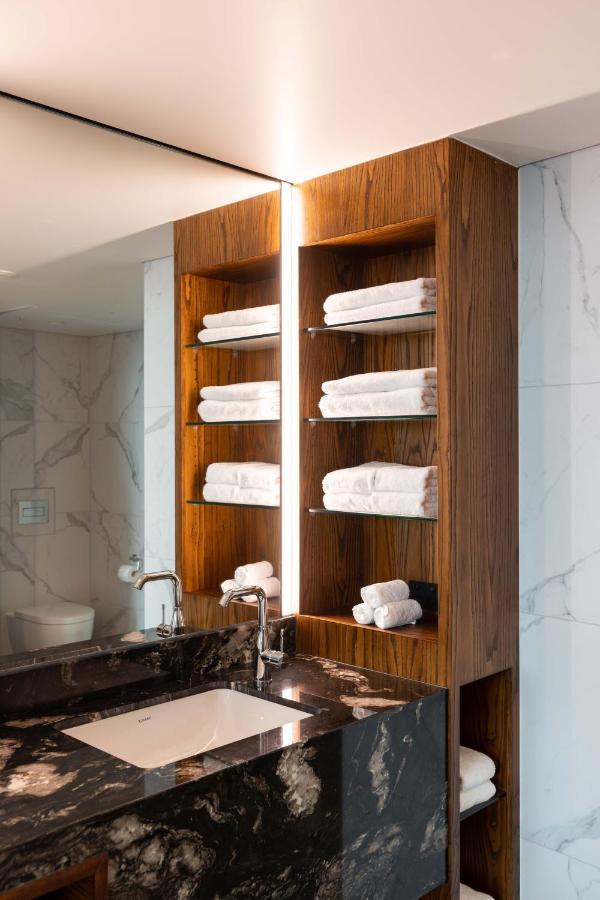 Horizon By Skycity Auckland Exteriör bild A bathroom cabinet