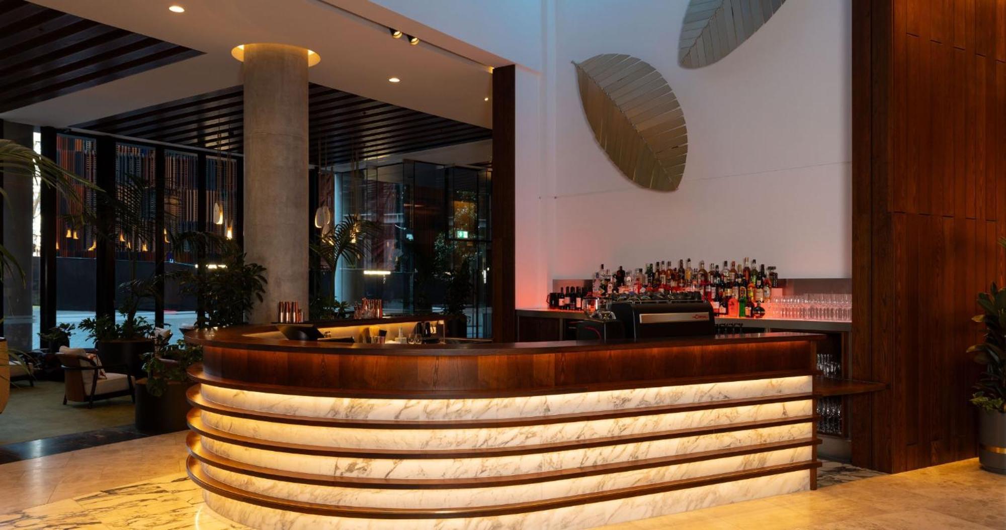 Horizon By Skycity Auckland Exteriör bild The bar at the Mandarin Oriental, Munich